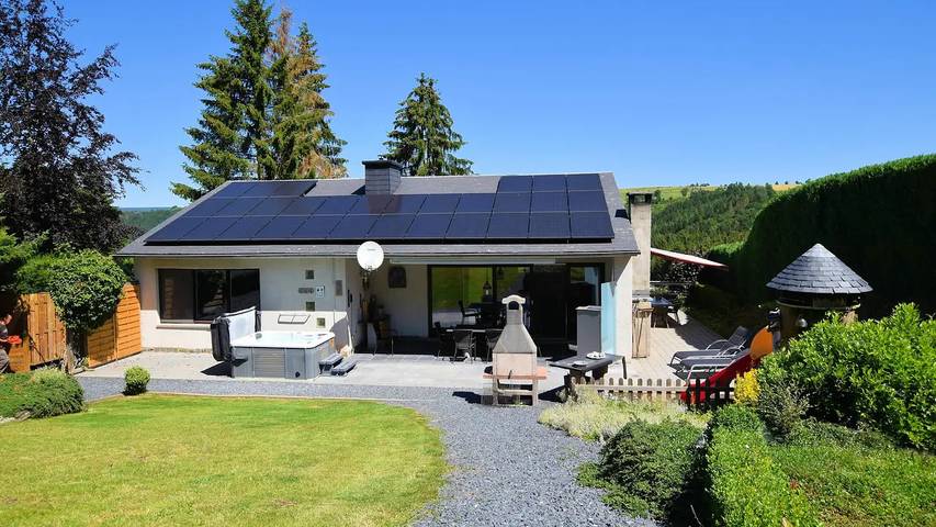 Vakantiehuis voor 8 personen, with tuin and whirlpool as well as sauna in Houffalize