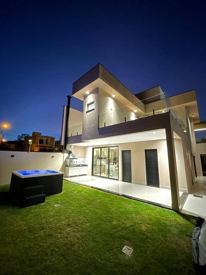 Villa para 6 pessoas, com jardim e balcão e ainda jacuzzi em Vinhedo