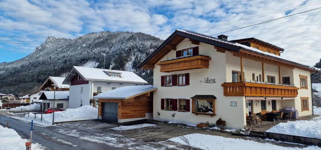 Ferienhaus, mit Terrasse und Garten sowie Ausblick in Unterjoch - 3
