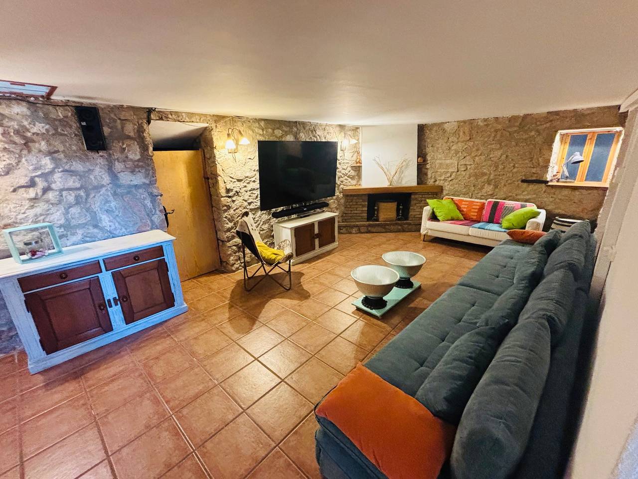 Casa de vacaciones 'Can Favo' con vistas a la montaña, piscina privada y aire acondicionado in Copóns, Interior de Barcelona