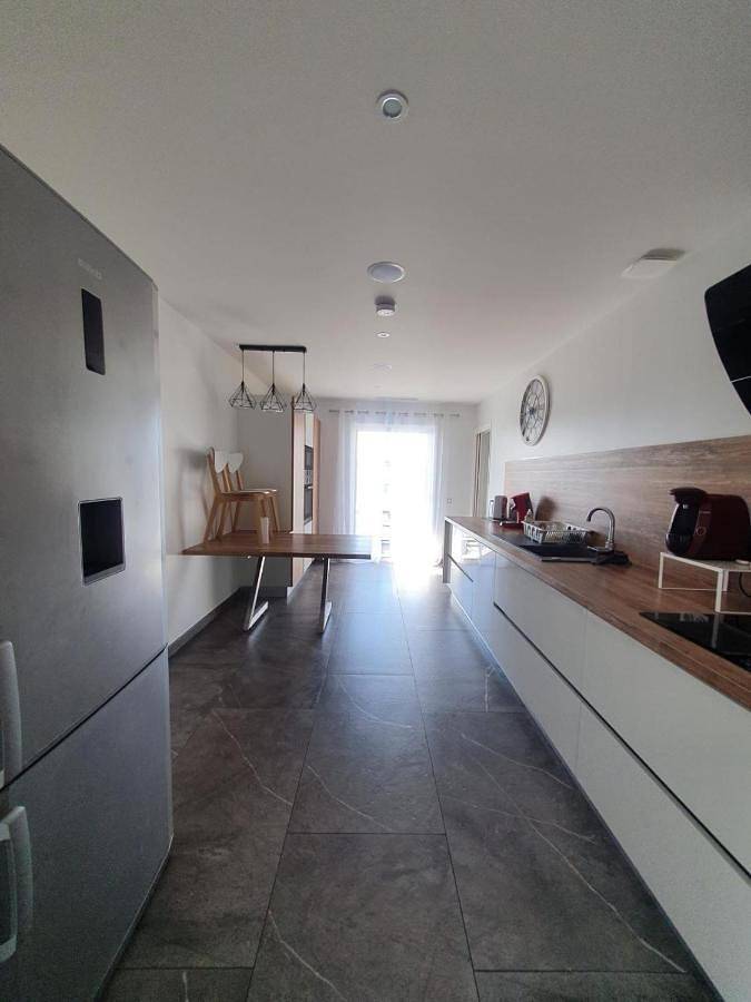 Location de vacances pour 8 personnes, avec piscine ainsi que vue et jardin, adapté aux familles à Juvignac - 4