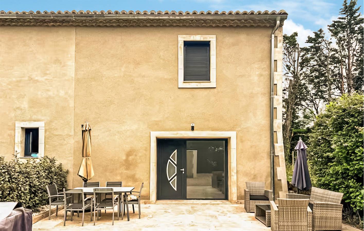 Apartamento con terraza, piscina y WiFi en Verquières in Les Paluds de Noves, Noves