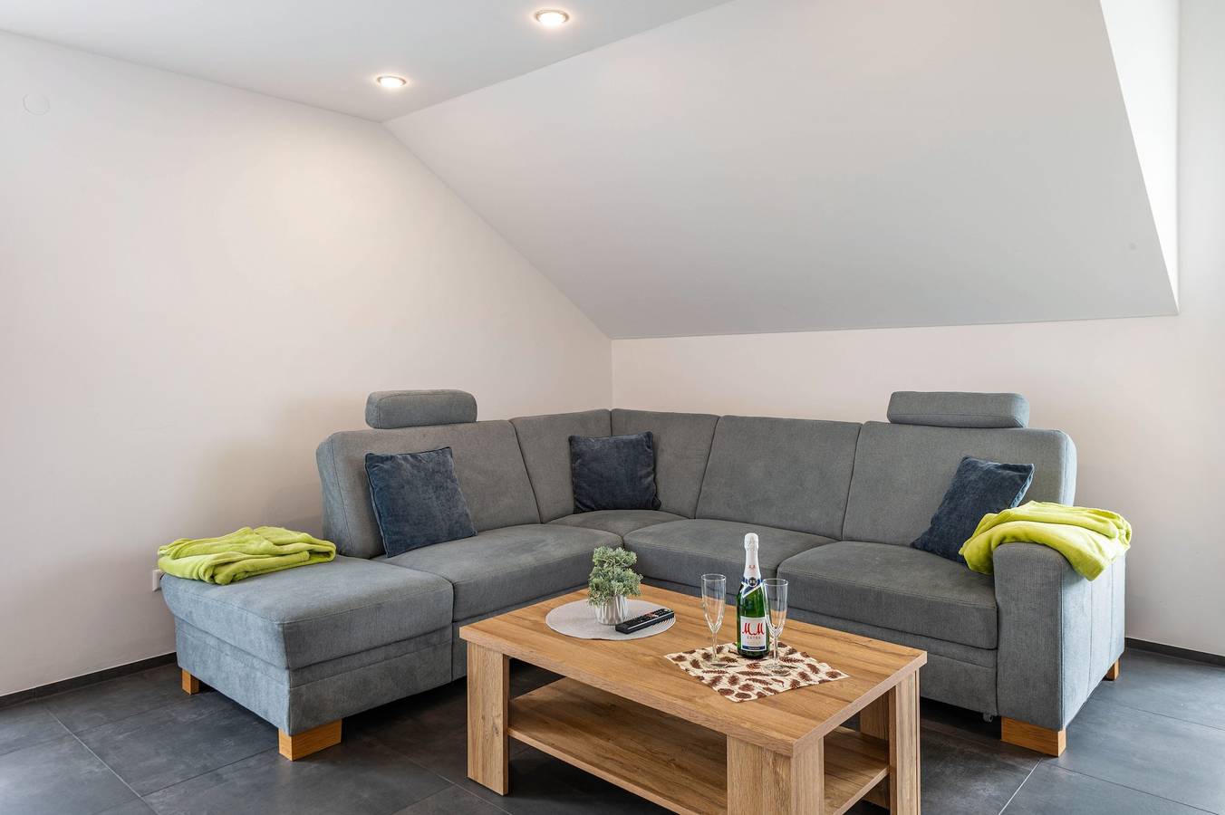 Ganze Wohnung, Ferienwohnung 'Haus Fernsicht Wohnung Bergpanorama' mit Bergblick, Balkon und Wlan in Höchenschwand, Südschwarzwald