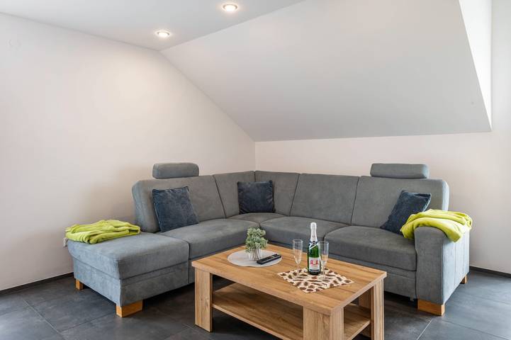 Ganze Wohnung, Ferienwohnung 'Haus Fernsicht Wohnung Bergpanorama' mit Bergblick, Balkon und Wlan in Höchenschwand, Südschwarzwald