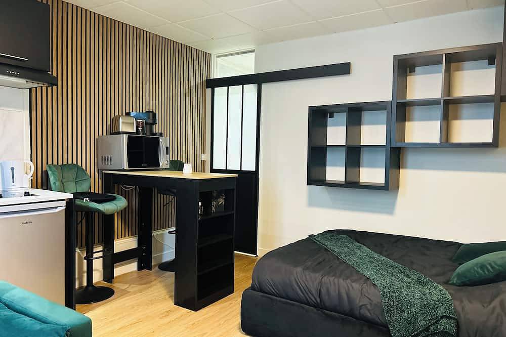 Entire apartment, Adorable Studio with Wifi in vibrant Noisy-le-Sec in Noisy-le-Sec, Seine-Saint-Denis