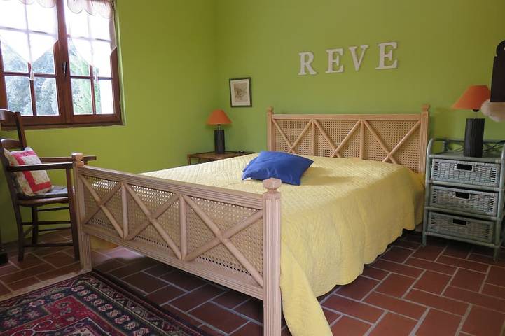 Location de vacances pour 6 personnes, avec terrasse et jardin à Vénéjan - 4