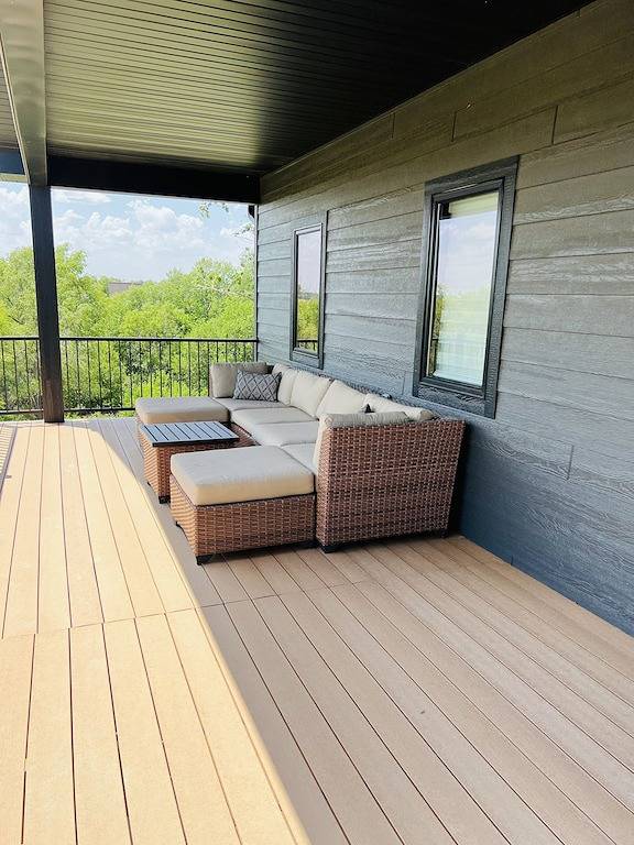 Log cabin for 12 people, with balcony in Nebraska