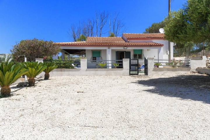 Ferienhaus für 5 Personen, mit Balkon und Terrasse sowie Garten und Ausblick in Sampieri
