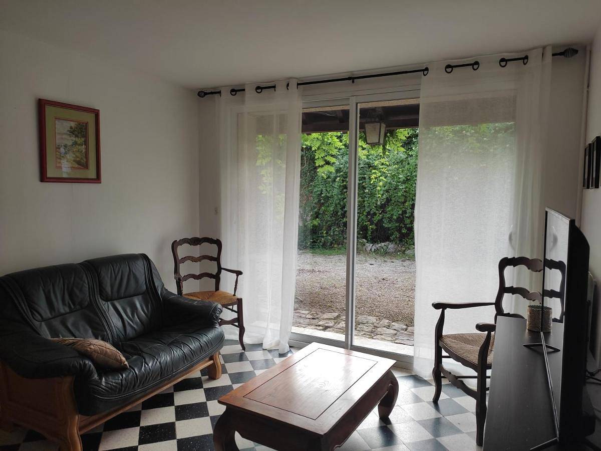 Two-Bedroom House in Vulaines-sur-Seine, Seine-et-Marne