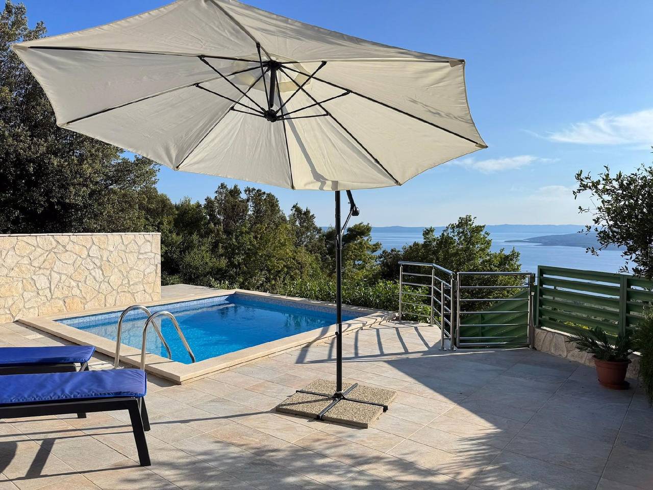 Günstiges Ferienhaus mit Pool und Meerblick in Baska Voda, Makarska Riviera