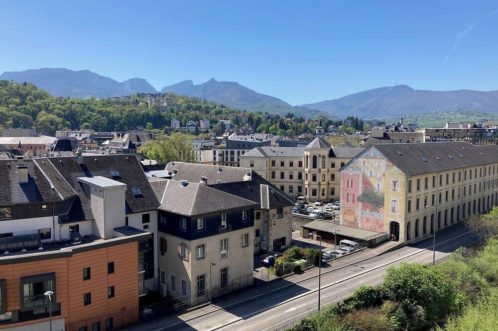 Entire apartment, Beautiful modern 7th floor apartment with panoramic views in Chambéry, Chambéry region