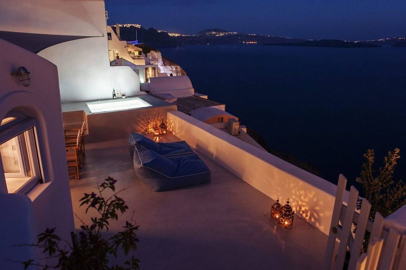 Extravagant Santorini Villa | 2 Bedrooms | Villa Elara | Sun Terrace With Sea View | Outdoor Heated Jacuzzi | Oia in Ormos Ammoudiou, Oia