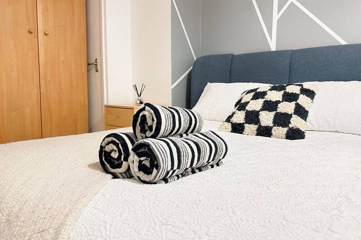 Luton Airport Accomodation - For Families, Travellers, Contractors and Workers in Luton, Chiltern Hills