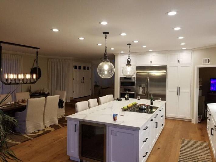 Vacation rental for 8 people, with balcony and pool as well as hot tub in Huntington Beach