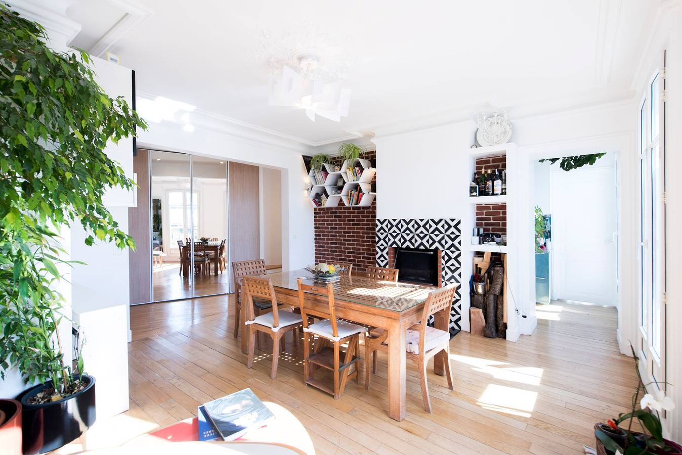Entire apartment, By the Palais Royal in Paris in Paris, Ile de France