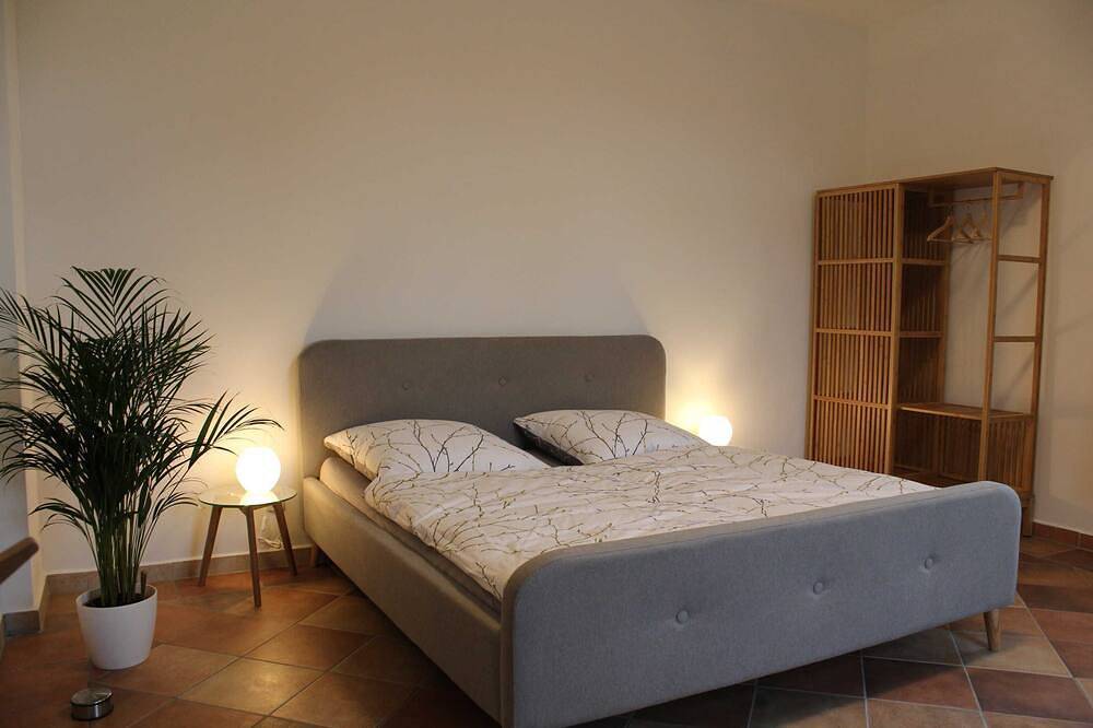 Ganze Wohnung, Ferienwohnung Zum süßen Grund in Groß Wokern, Mecklenburgische Schweiz