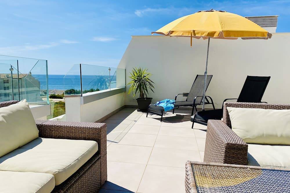 Ganze Wohnung, Erste Linie, Nachbar mit Meer und Pool, Dachterrasse, familienfreundlich in Torrox Costa, Torrox