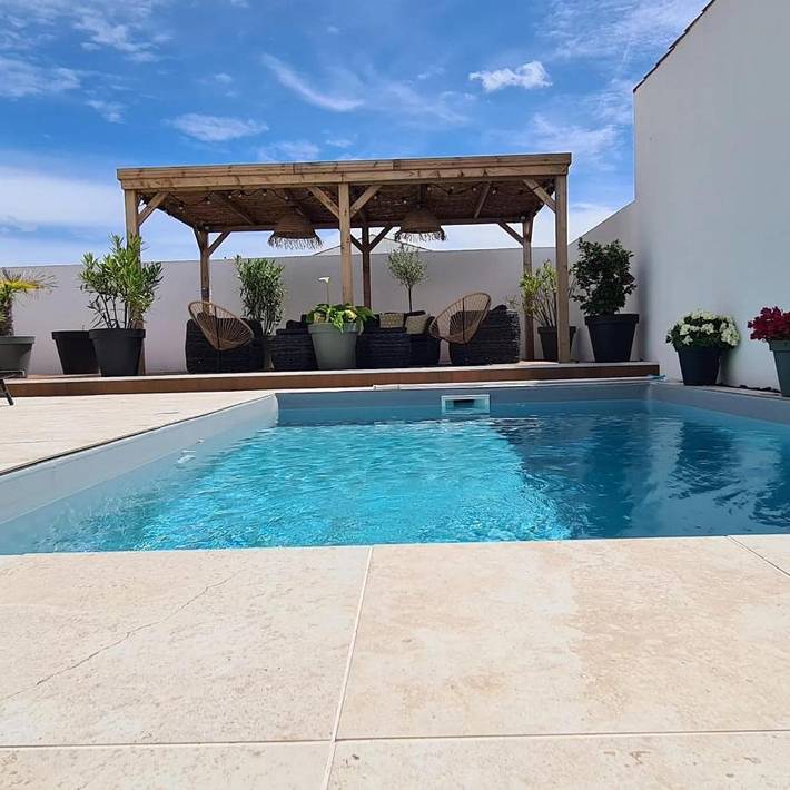 Location de vacances pour 6 personnes, avec jardin et piscine, animaux acceptés à Ferrières (Charente-Maritime)