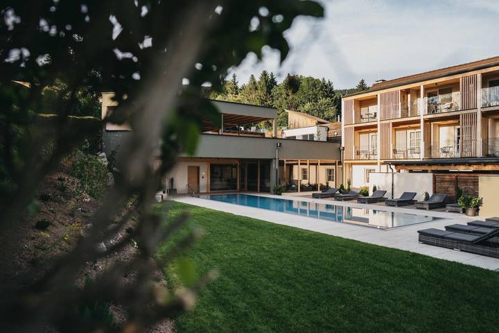 Hotel für 4 Personen, mit Balkon und Terrasse sowie Garten und Pool in Pöllauberg