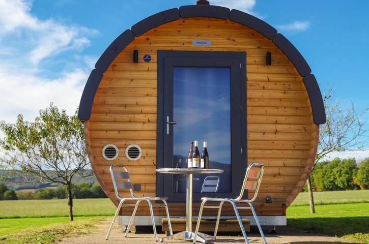 Location de vacances pour 4 personnes, avec Terrasse ainsi que Jardin et Vue à Lugny