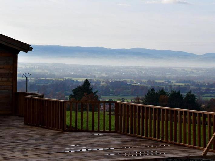 Location de vacances pour 4 personnes, avec terrasse ainsi que jardin et piscine à Pouilly-lès-Feurs - 2