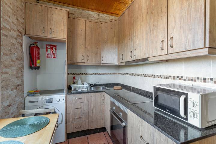 Vacation Home 'Rosi Cave House' with Mountain View, Wi-Fi and Air Conditioning in Artenara, Artenara (municipality)