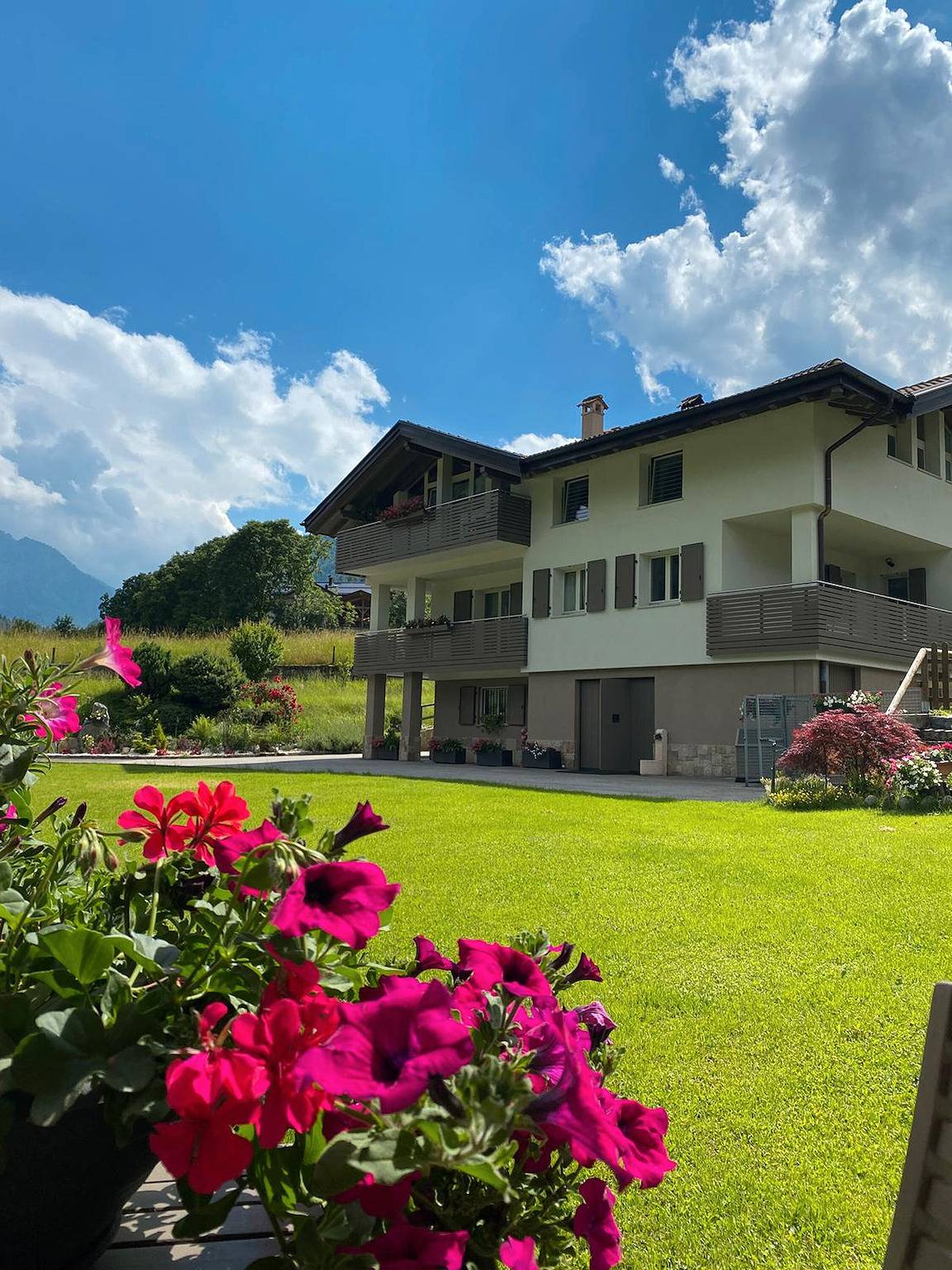 Appartamento intero, Appartamento "Casa Nova" con vista sulle montagne e giardino privato in Villa Rendena, Porte di Rendena