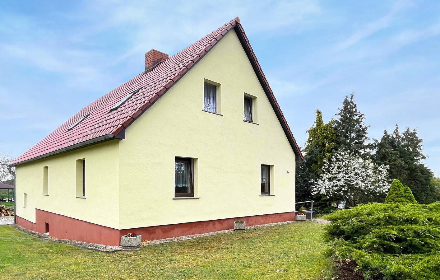 Ganze Ferienwohnung, Erdgeschosswohnung mit Parkplatz, Garten & Internet in der Nähe von Seen in Nordwestuckermark, Uckermark