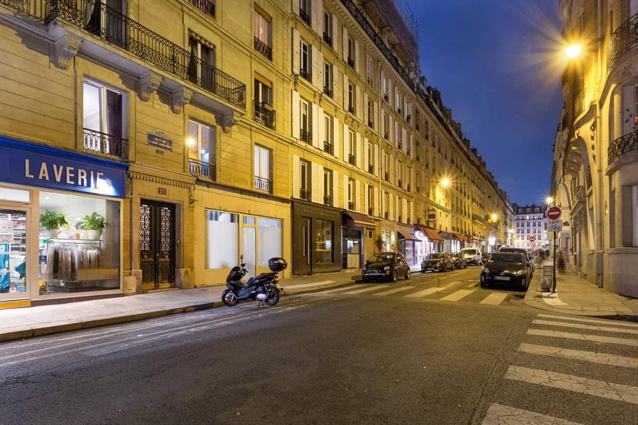 Appartement entier, Two-Bedroom Apartment in Paris, Île de France