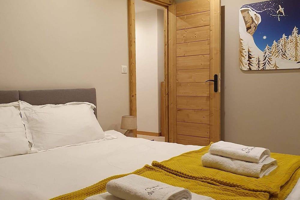 Chalet Clocher Sleeps 10 Hot tub in Essert-Romand, Les Portes du Soleil