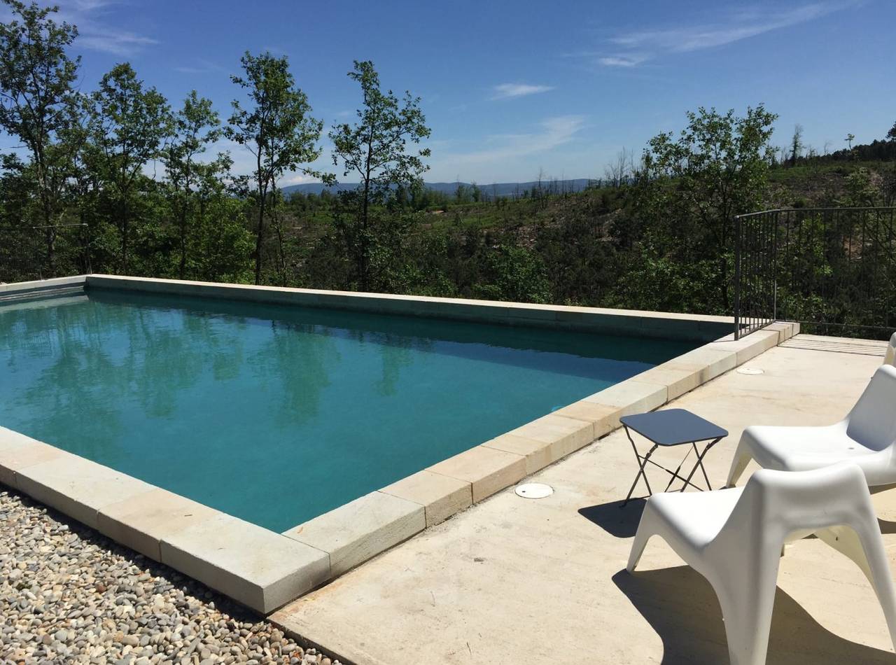 Propriété 12 ha, 22 p, piscine privée 15x6m in Sanilhac, Massif central