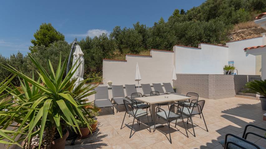 Villa pour 8 personnes, avec jardin et terrasse, adapté aux familles à Makarska - 3