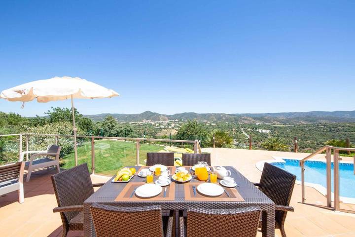 Location de vacances pour 6 personnes, avec piscine et terrasse dans Salir - 3