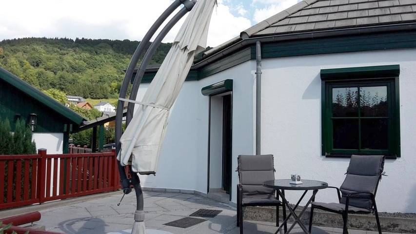 Ferienhaus für 3 Personen, mit Terrasse und Ausblick in Einruhr