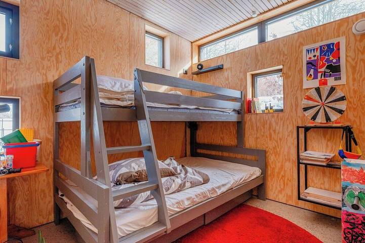 Moderne Hütte im Functional-Stil mit Terrasse am Vidöstern in Värnamo, Jönköpings län