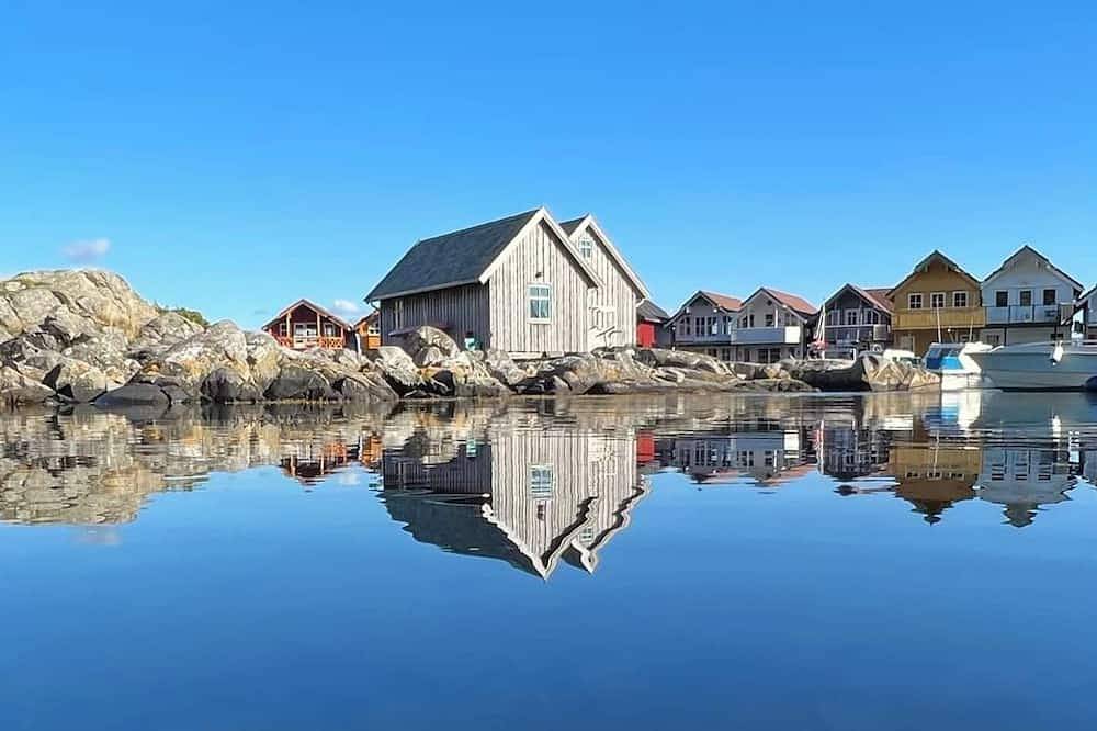 Ferienhaus 2 Meter vom Meer, 60km von Bergen in Norwegen entfernt. in Austevoll