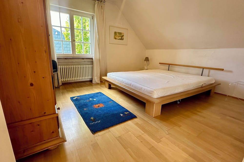 Haus Sonnenschein in Überlingen mit Blick auf den Bodensee und die Berge. in Überlingen, Region Bodensee-Oberschwaben