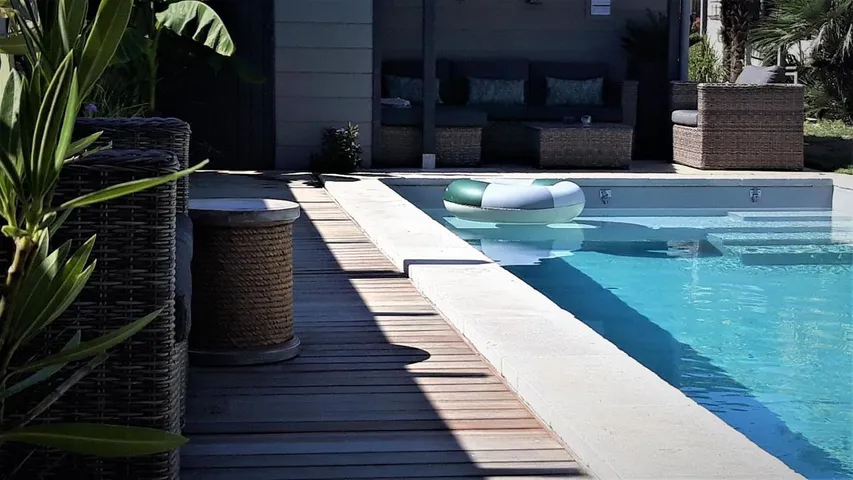 Maison d’hôte pour 3 personnes, avec jardin ainsi que vue et piscine - 1