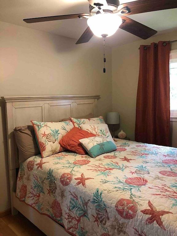 3 Bed Lake Home, Beach Vibes, Located on Dl Strip! in Detroit Lakes, Becker County