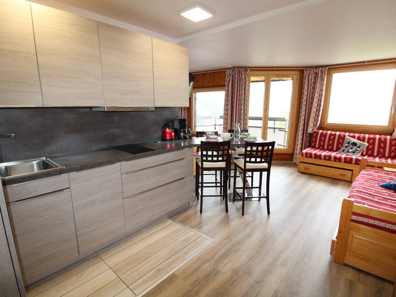 Entire apartment, Charming Apartment in Avoriaz - Village des Dromonts, Sleeps 5, 42m² with South-West Balcony in Morzine, Les Portes du Soleil