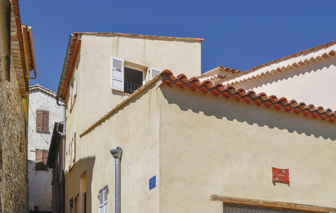 2km to Roquestéron-Grasse & L'Estéron: TV, Cable, Freezer & More in Cuébris, Région de Nice