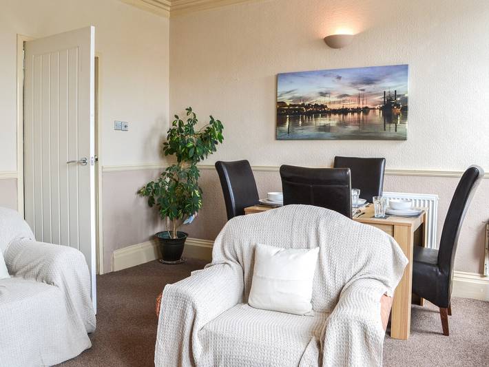 Log cabin for 4 people, with garden, with pets in Bridlington