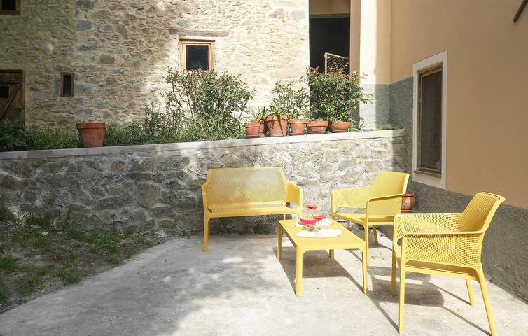 Grazioso appartamento con giardino vicino a Torrente Corsonna in Barga, Provincia di Lucca