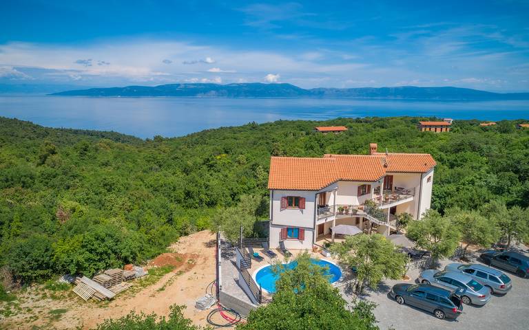Geheel appartement, Vakantieappartement voor 3 personen met zwembad in Raša, Oostkust Istrië
