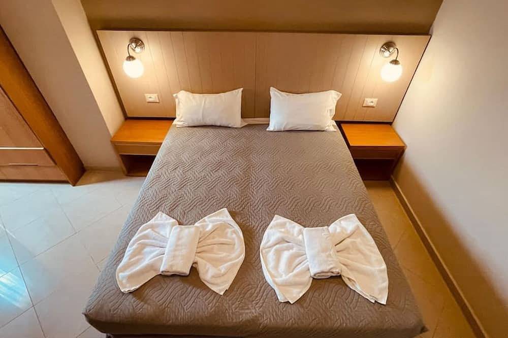 Oriental Star Villa - 20meters to beach. Sleeps 8. in Platanias, Chania und Umgebung