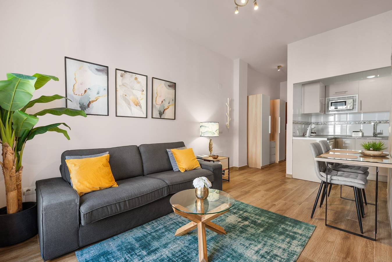 Apartamento entero, Apartamento 'Málaga Centro Bonito' con Balcón, Wi-Fi y Aire Acondicionado in Malaga Centro Historico, Málaga