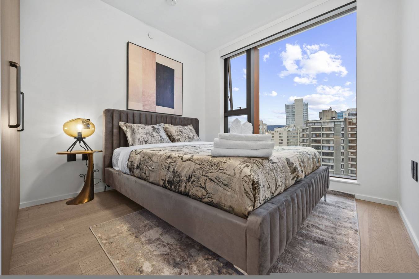 Appartamento intero, 2Br: Sauna, 24/7 Gym, Parking, w/ Gaggenau & Aesop in Vancouver, Columbia Britannica