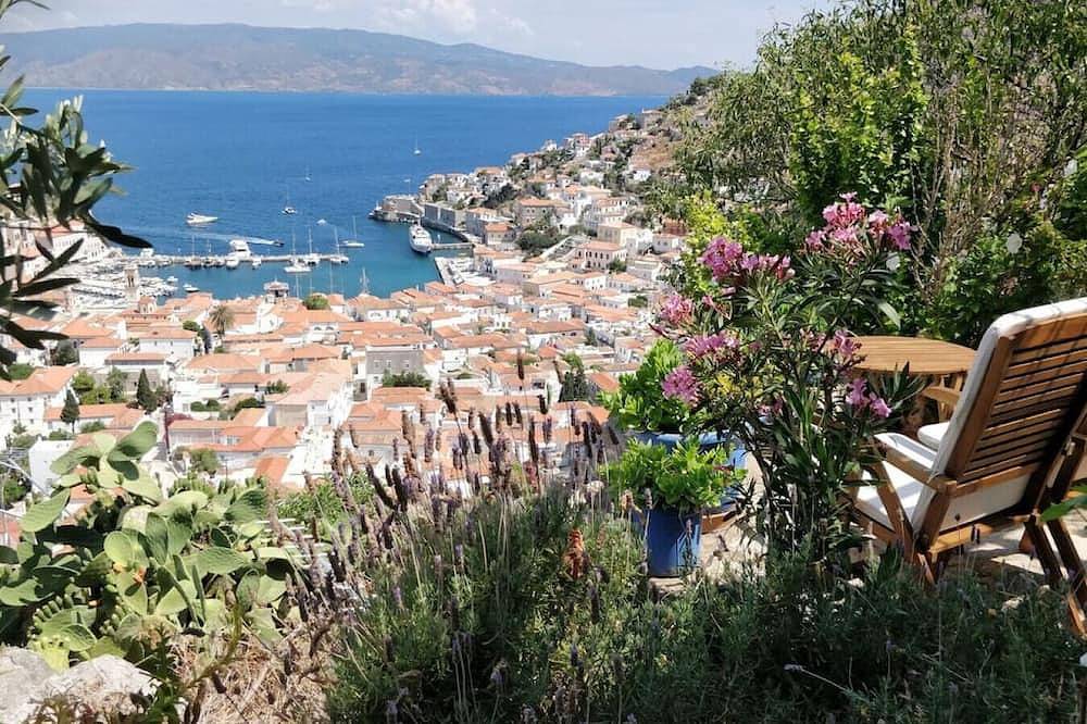Braxos A beautiful rocky place in Hydra