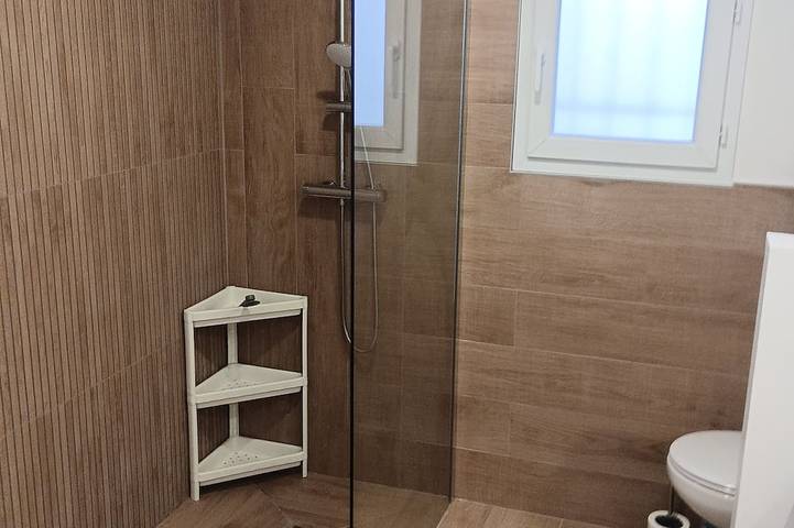 Appartement entier, Situé sur les auteurs de Lodève Axé piscine hors-sol du propriétaire in Lodève, Région de Lodève