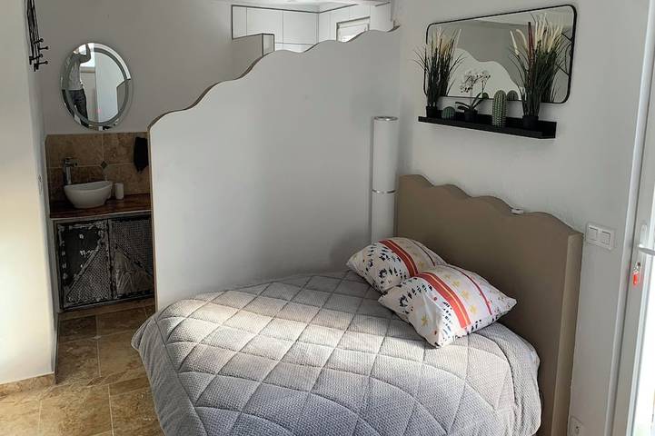 Gîte pour 2 personnes, avec terrasse, animaux acceptés à Peyroules - 2